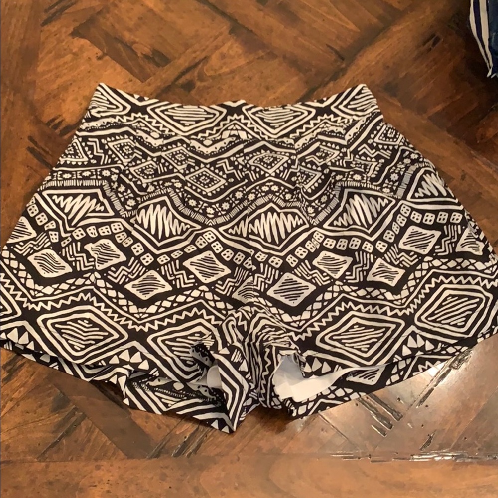 Miama black And white patterned shorts